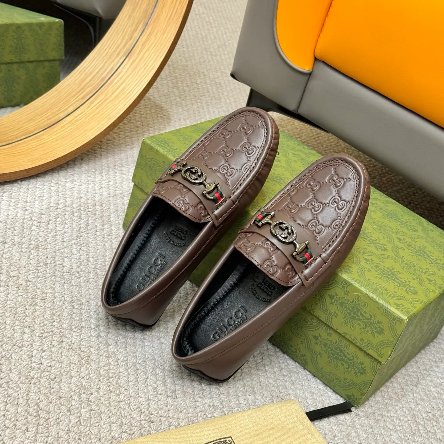 Men's shoes 💰420 (Yangli) Gucci* - the top version of Gucci classic beanie shoes! It is made of imported original cowhide and has a comfortable first layer of sheepskin lining! Original wear-resistant rubber outsole! High quality products! Size 38-46, with shoe dial, cloth bag, card